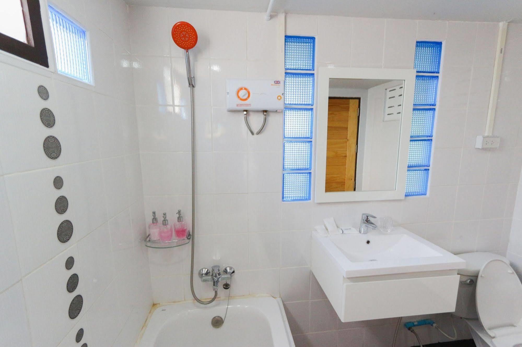 The Stay Guest House Лоеи Екстериор снимка