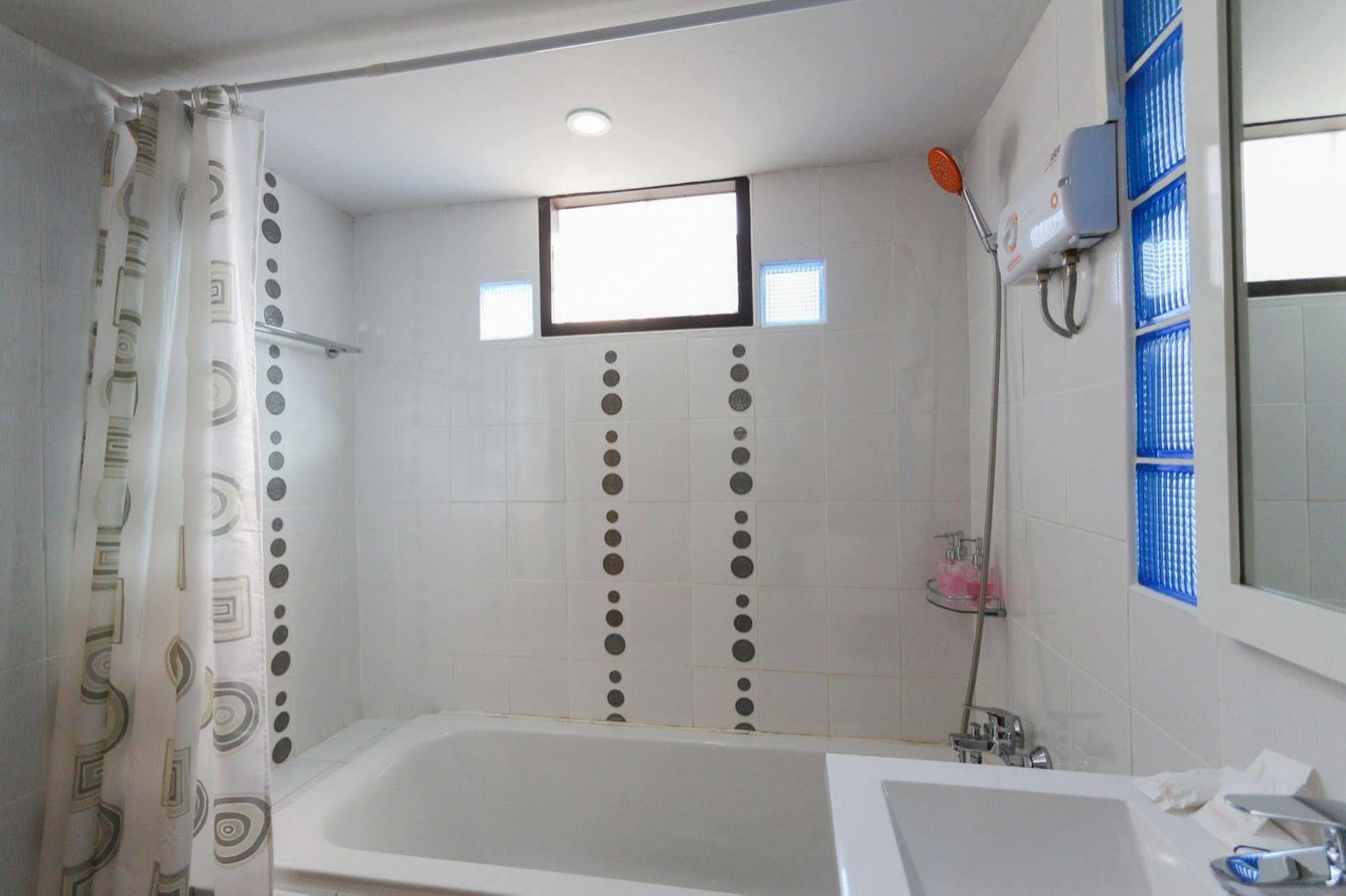 The Stay Guest House Лоеи Екстериор снимка