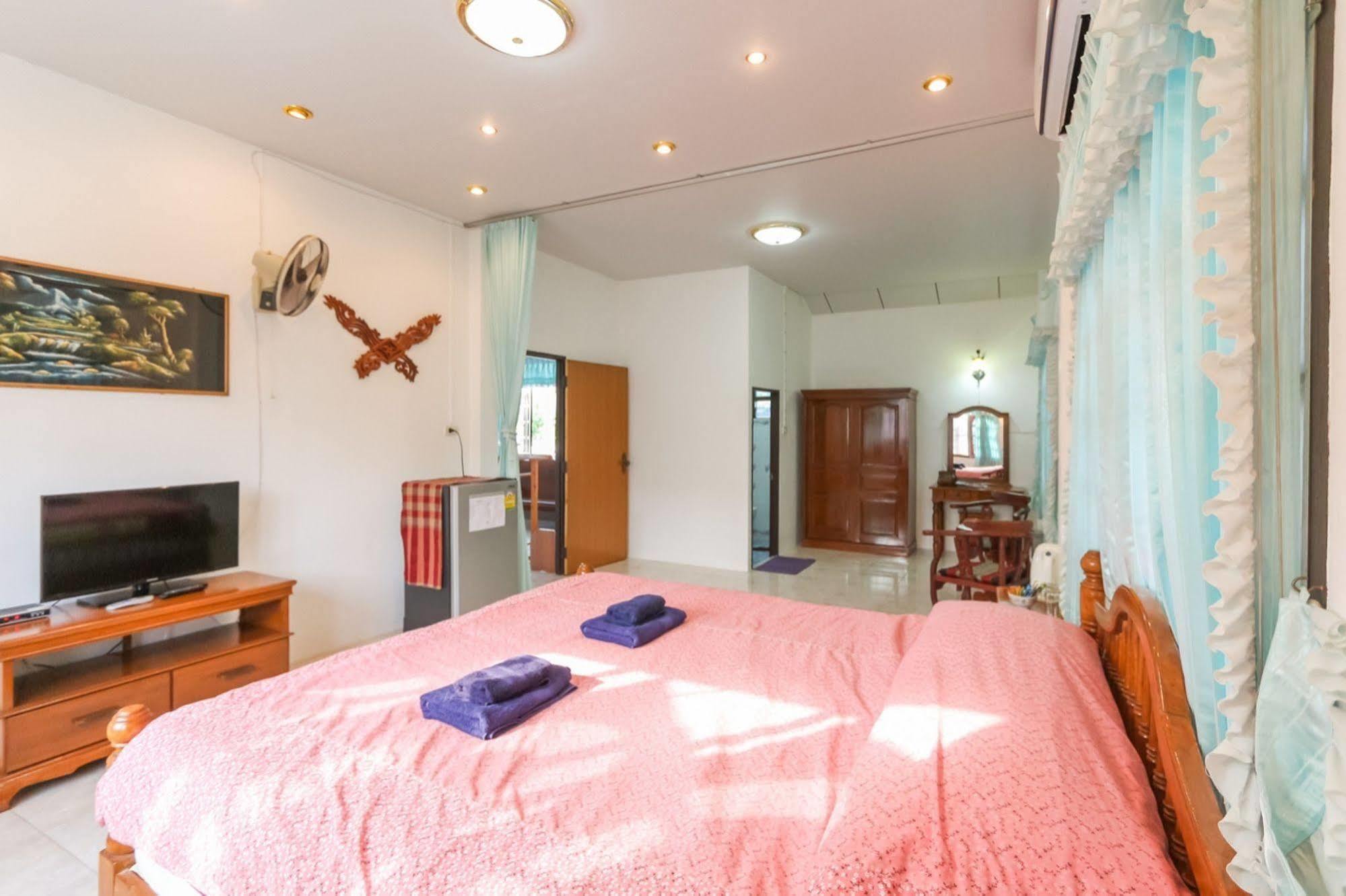 The Stay Guest House Лоеи Екстериор снимка