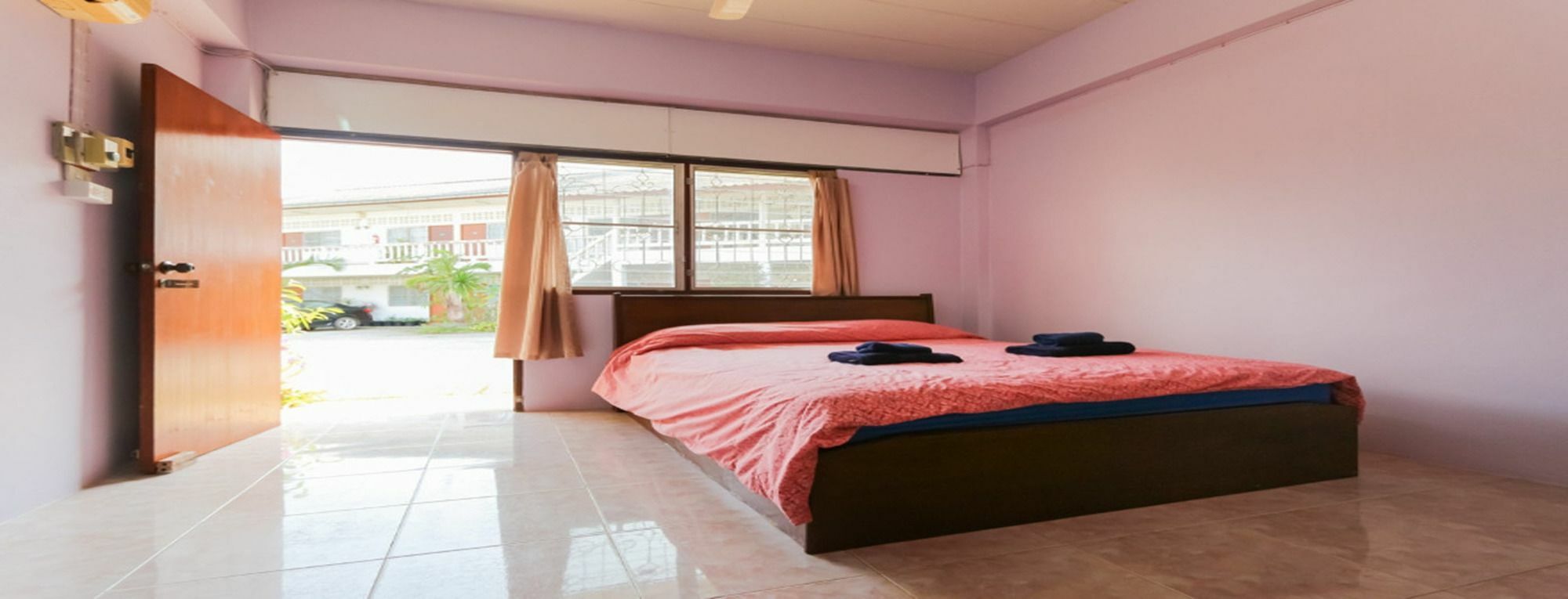 The Stay Guest House Лоеи Екстериор снимка
